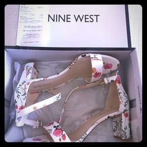 NINE WEST WHITE/FLORAL SANDALS